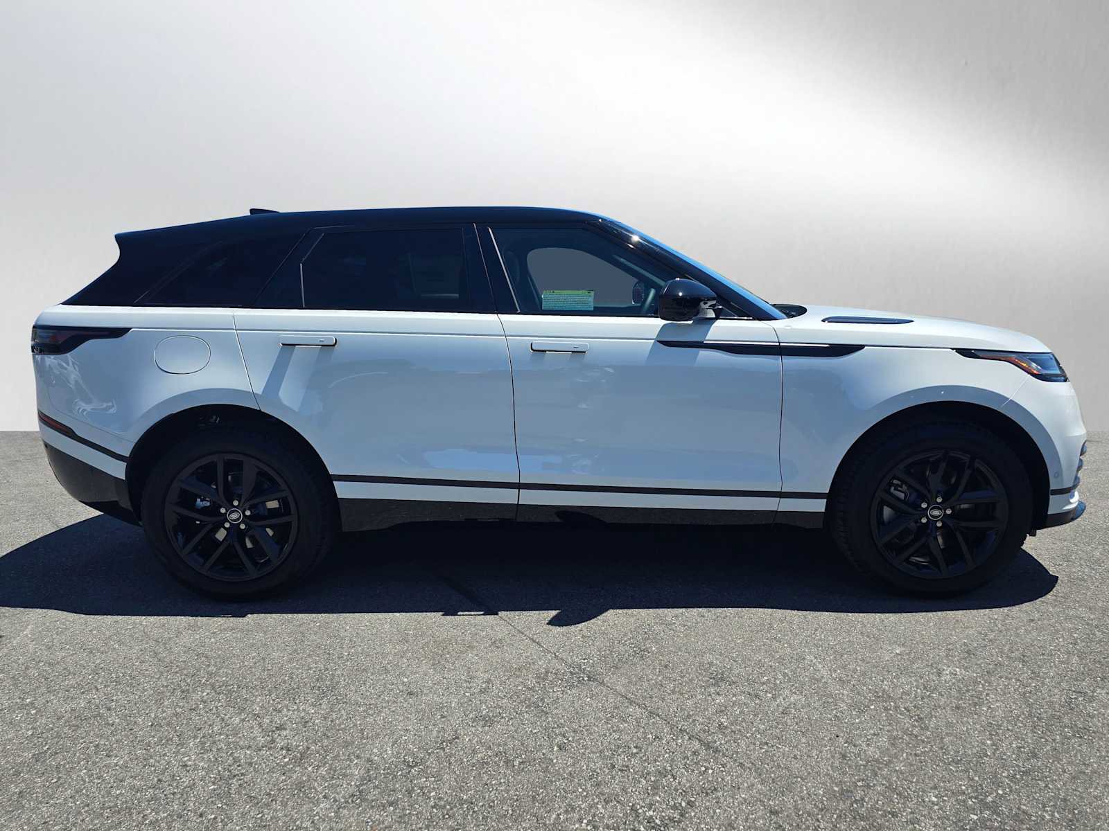 Used 2026 Land Rover Range Rover Velar Dynamic SE image 8