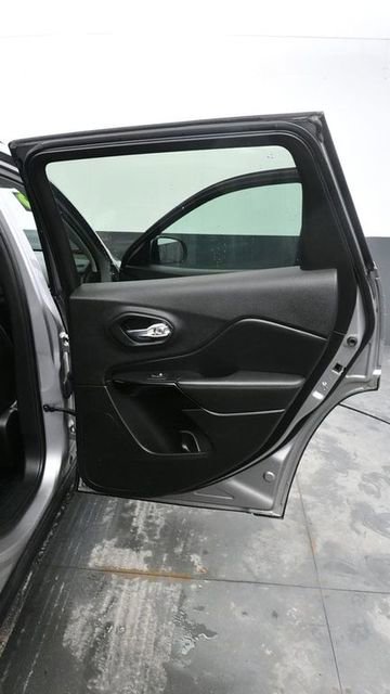Used 2019 Jeep Cherokee Latitude Plus image 15
