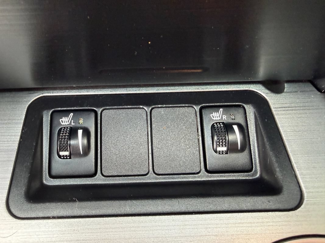 Used 2013 Toyota Camry SE w/ Leather Pkg FWD image 39