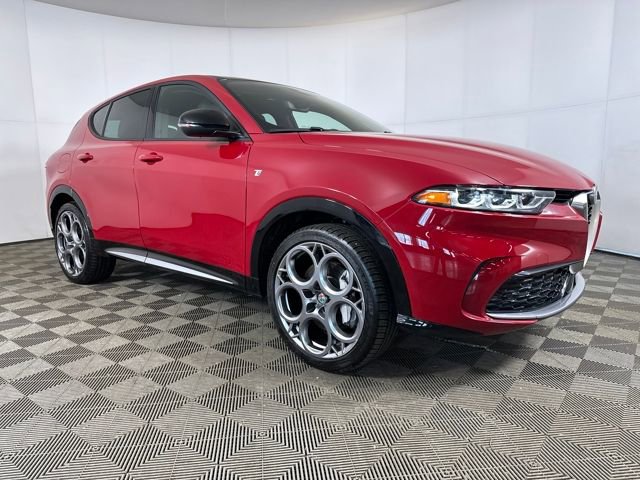 Used 2024 Alfa Romeo Tonale Ti w/ Premium Interior Package image 2