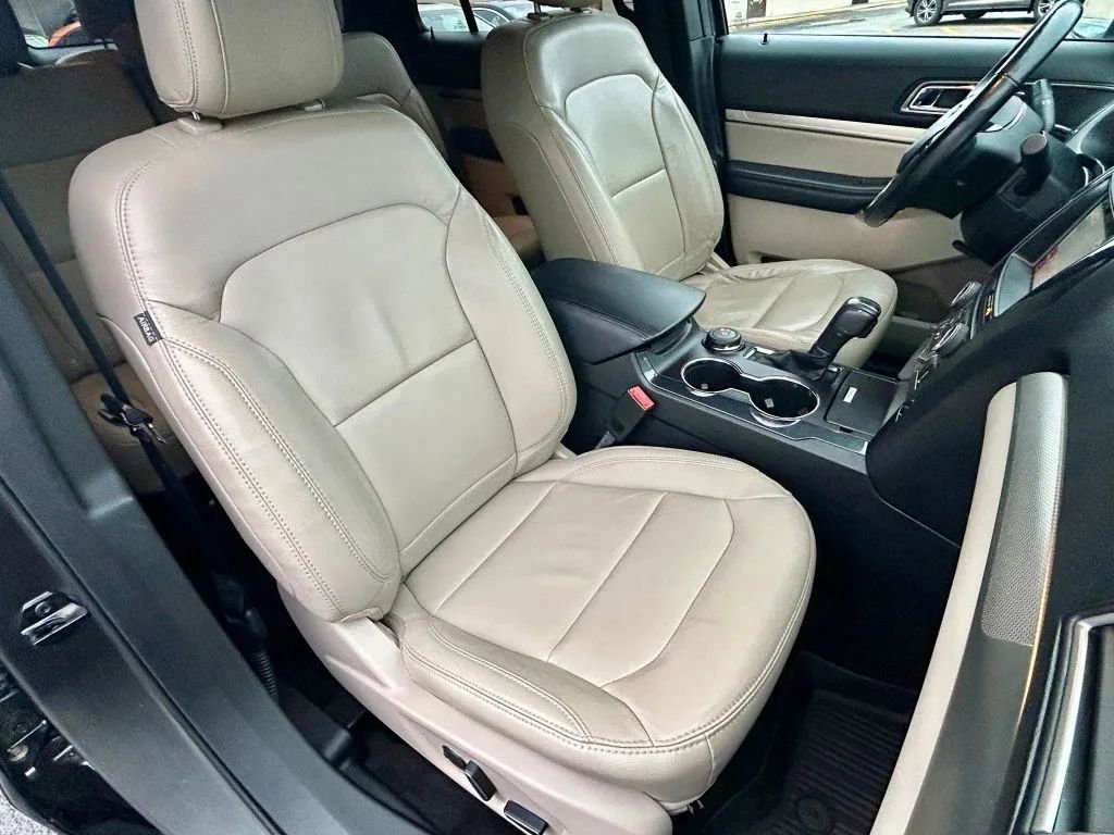 Used 2018 Ford Explorer XLT w/ Equipment Group 202A AWD/4WD image 17