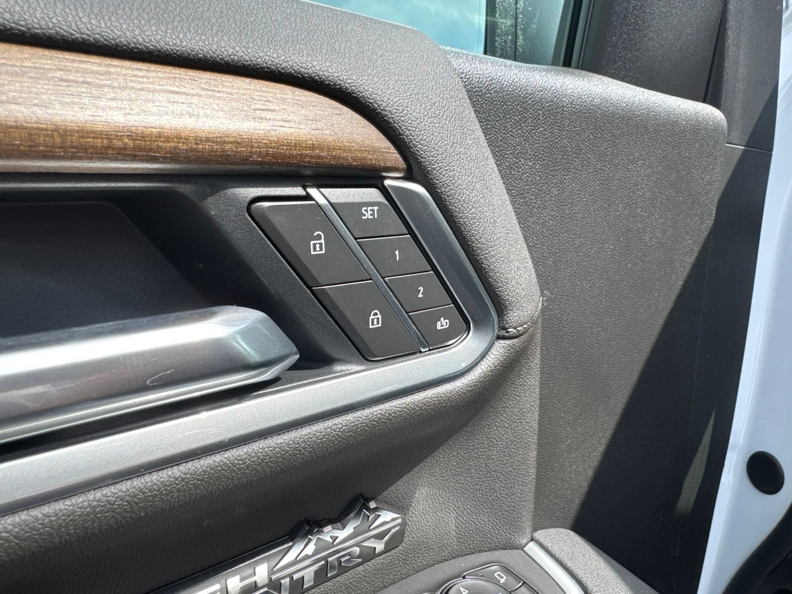 New 2026 Chevrolet Silverado 1500 High Country w/ High Country Premium Package AWD/4WD image 17