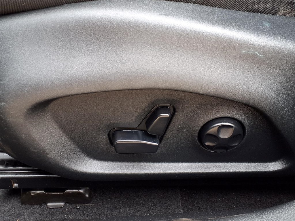 Used 2019 Jeep Compass Latitude FWD image 20