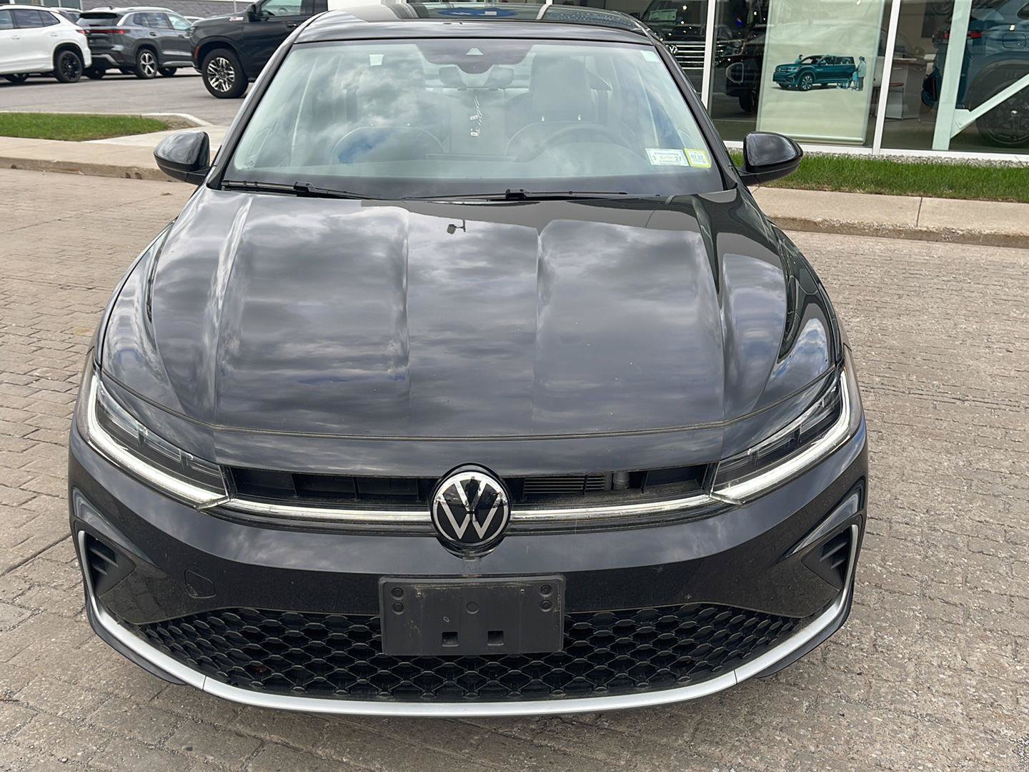 Used 2025 Volkswagen Jetta SE FWD image 2