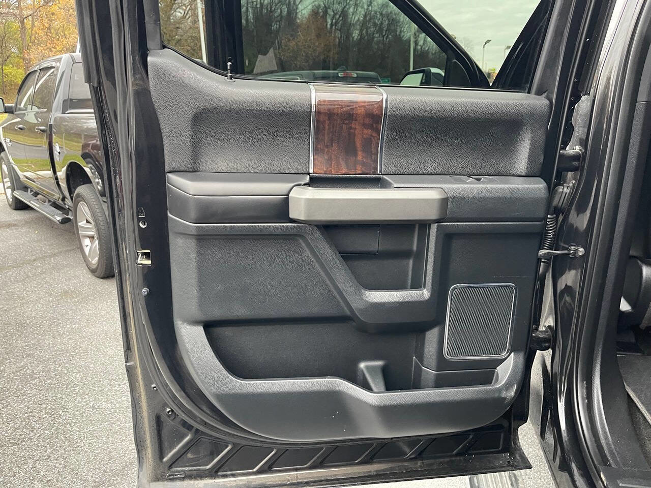 Used 2015 Ford F150 Platinum w/ Max Trailer Tow Package image 34