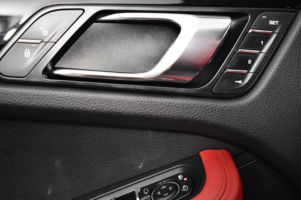 Used 2016 Porsche Macan S w/ Premium Package Plus image 27