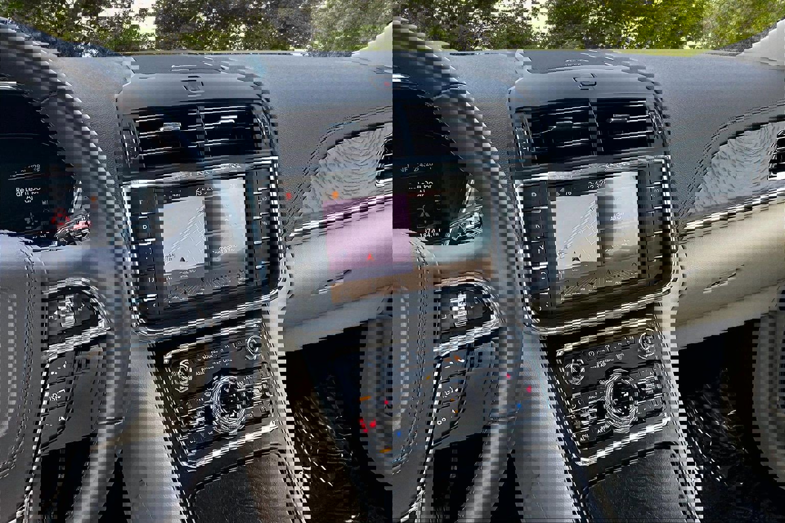 Used 2019 Lincoln Continental Select image 9