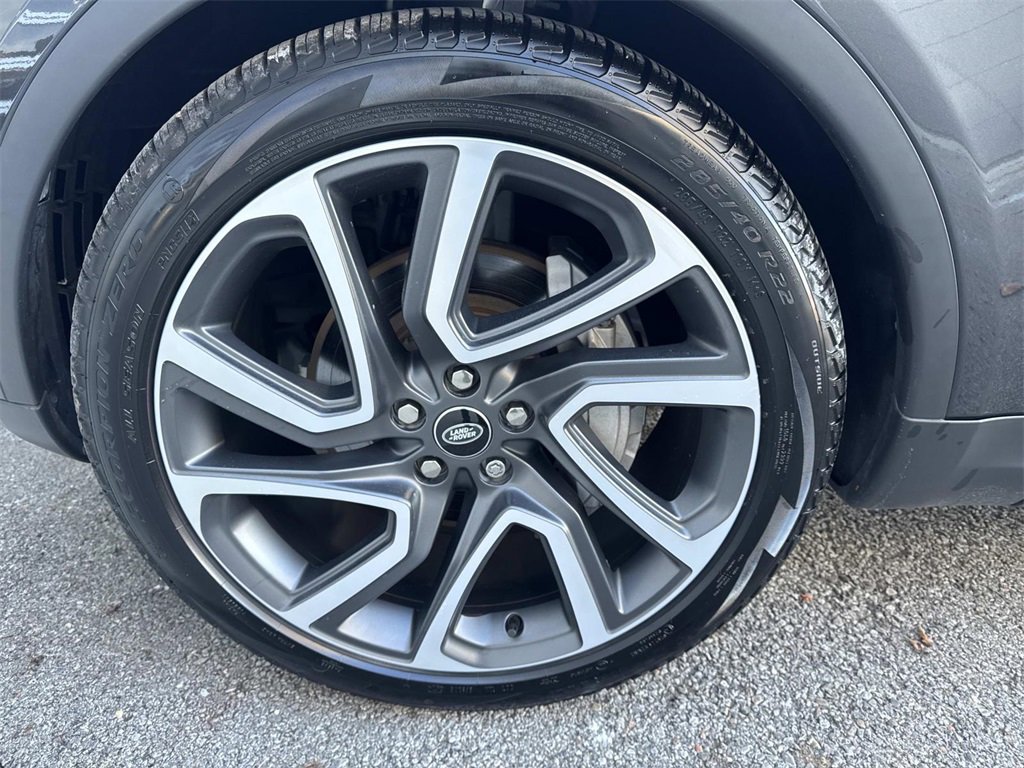 Used 2025 Land Rover Discovery S image 12