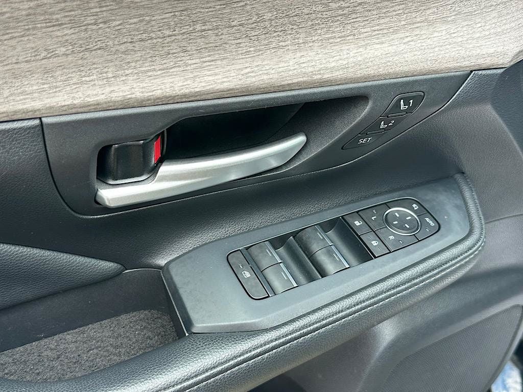Certified 2025 Toyota Grand Highlander AWD image 15