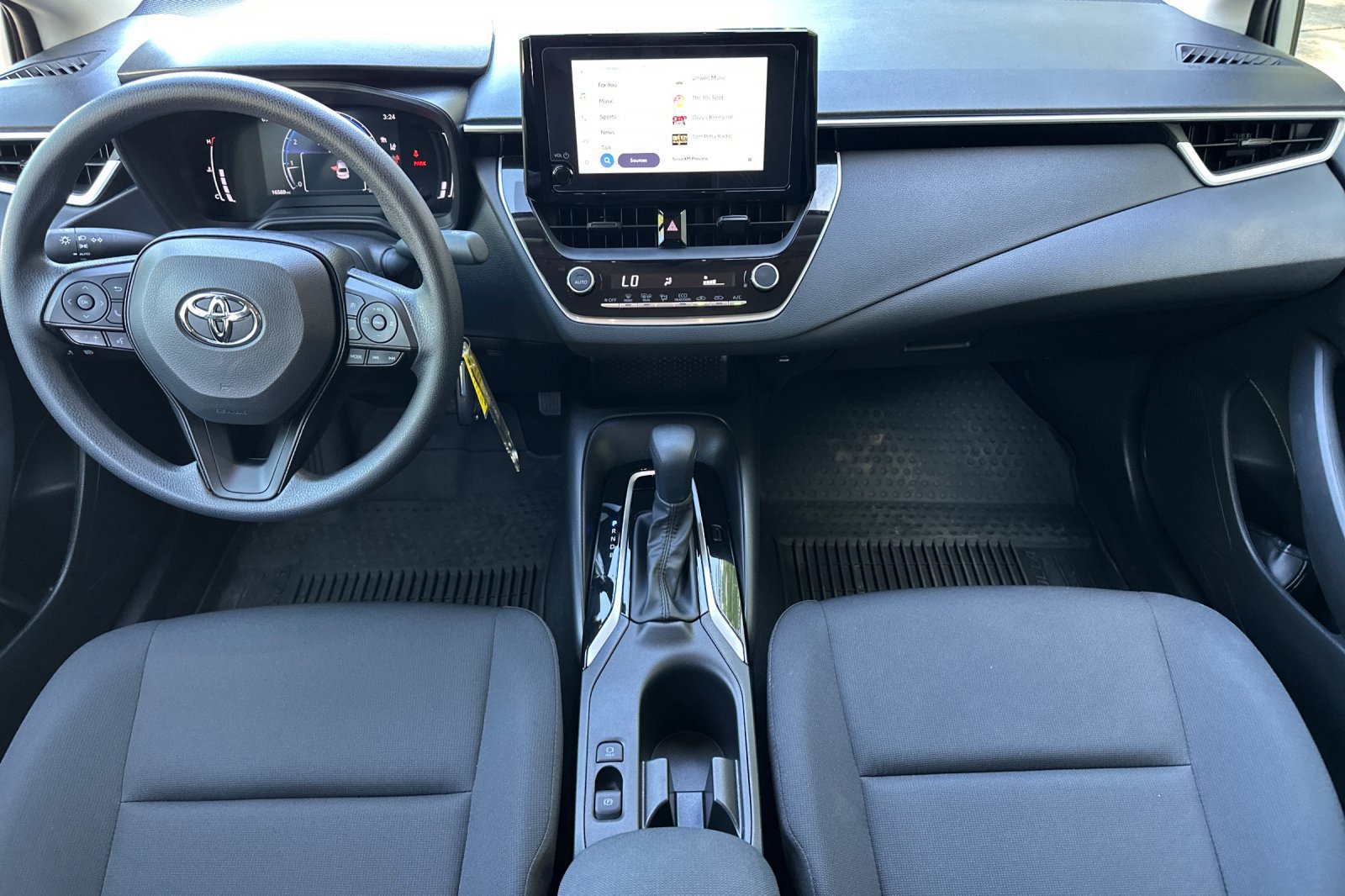 Used 2026 Toyota Corolla LE FWD image 10