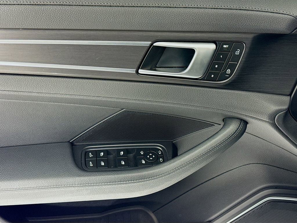 Certified 2023 Porsche Panamera Platinum Edition image 11