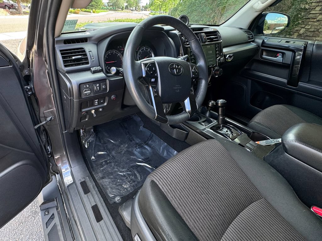 Used 2022 Toyota 4Runner TRD Off-Road AWD/4WD image 22