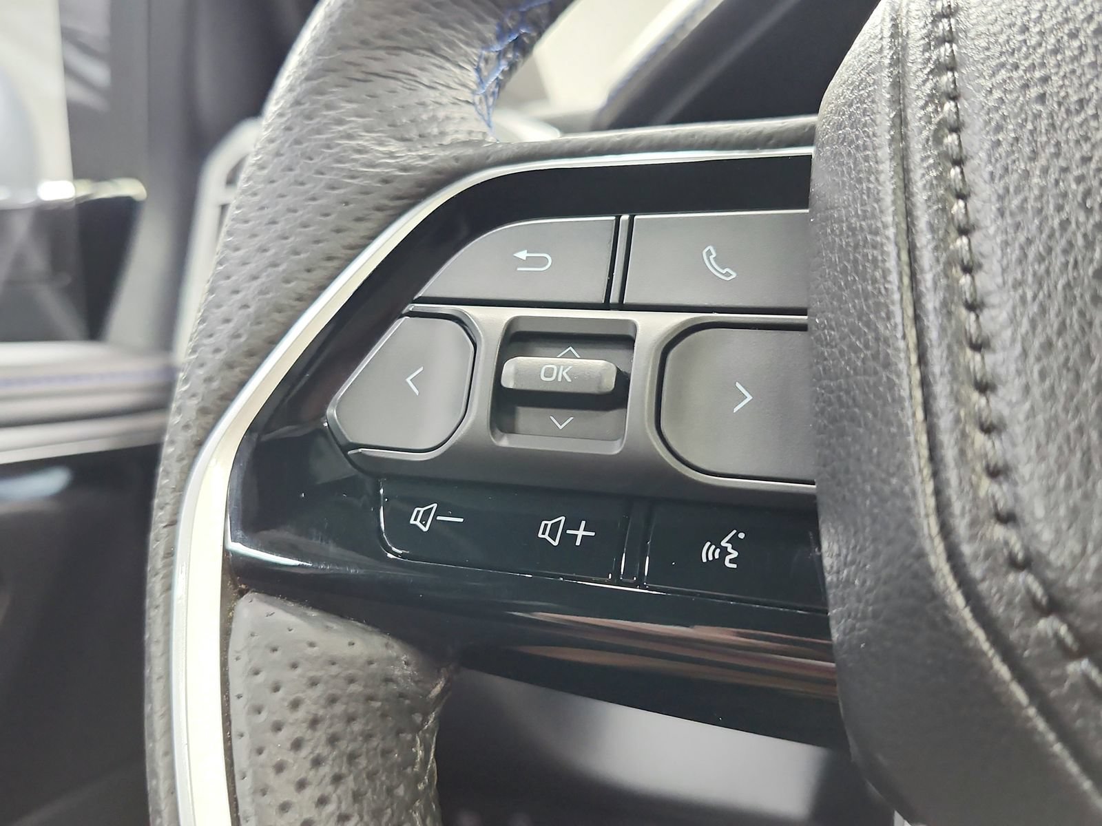 Used 2025 Toyota Tundra Platinum AWD/4WD image 24