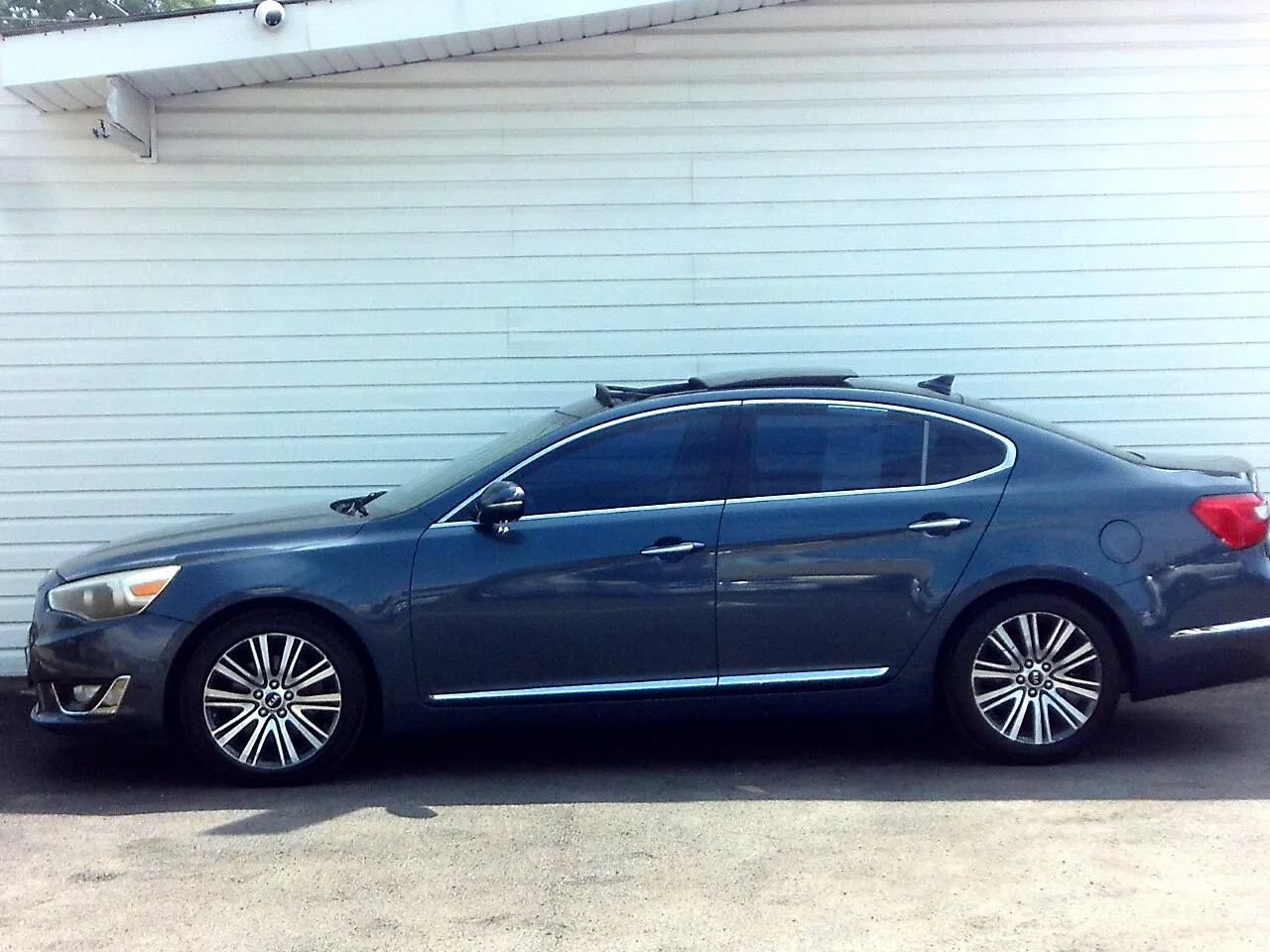 Used 2015 Kia Cadenza Premium FWD image 2