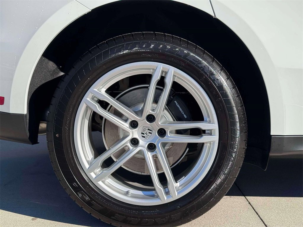 Used 2020 Porsche Cayenne Turbo image 12