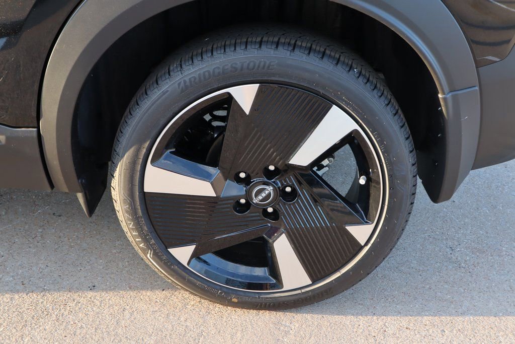 New 2025 Nissan Kicks SR image 9