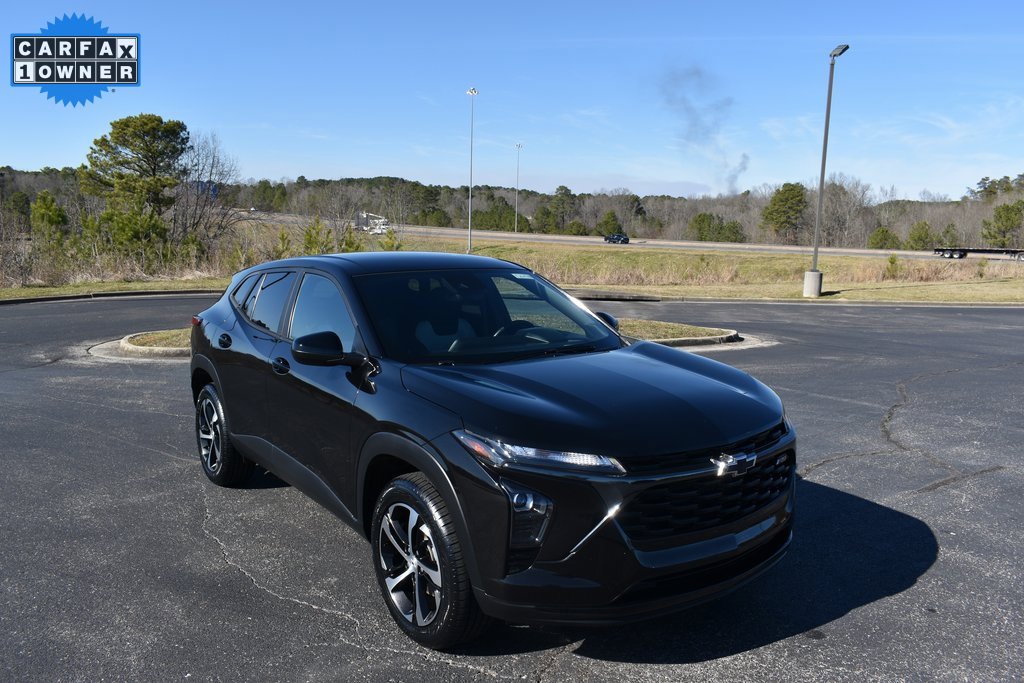 Certified 2024 Chevrolet Trax RS w/ Driver Confidence Package image 1