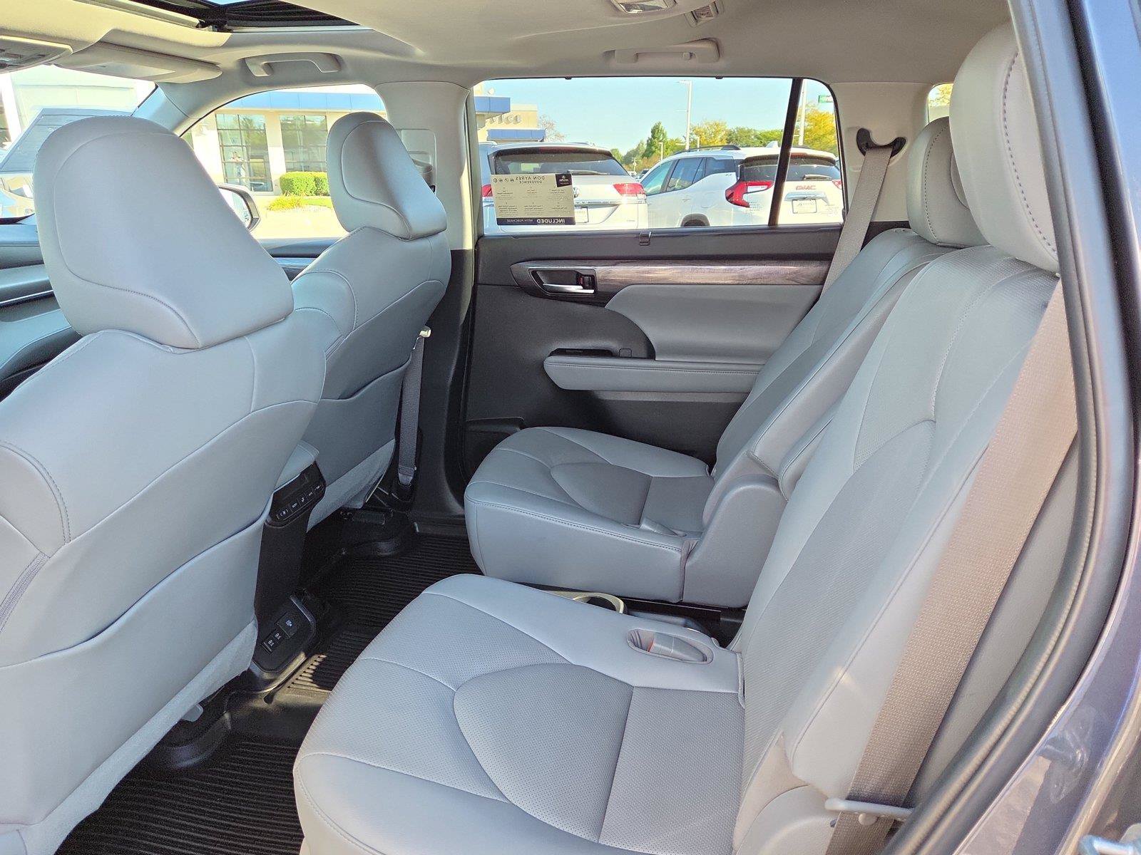 Used 2020 Toyota Highlander Limited AWD/4WD image 26