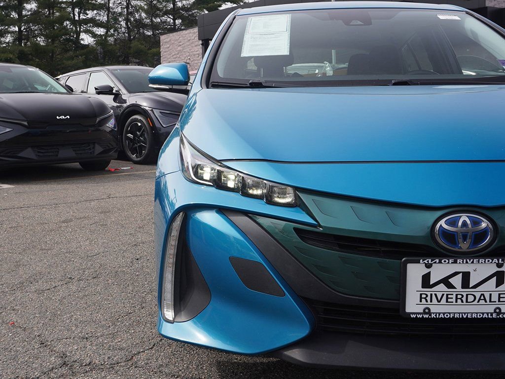 Used 2017 Toyota Prius Prime Plus image 11