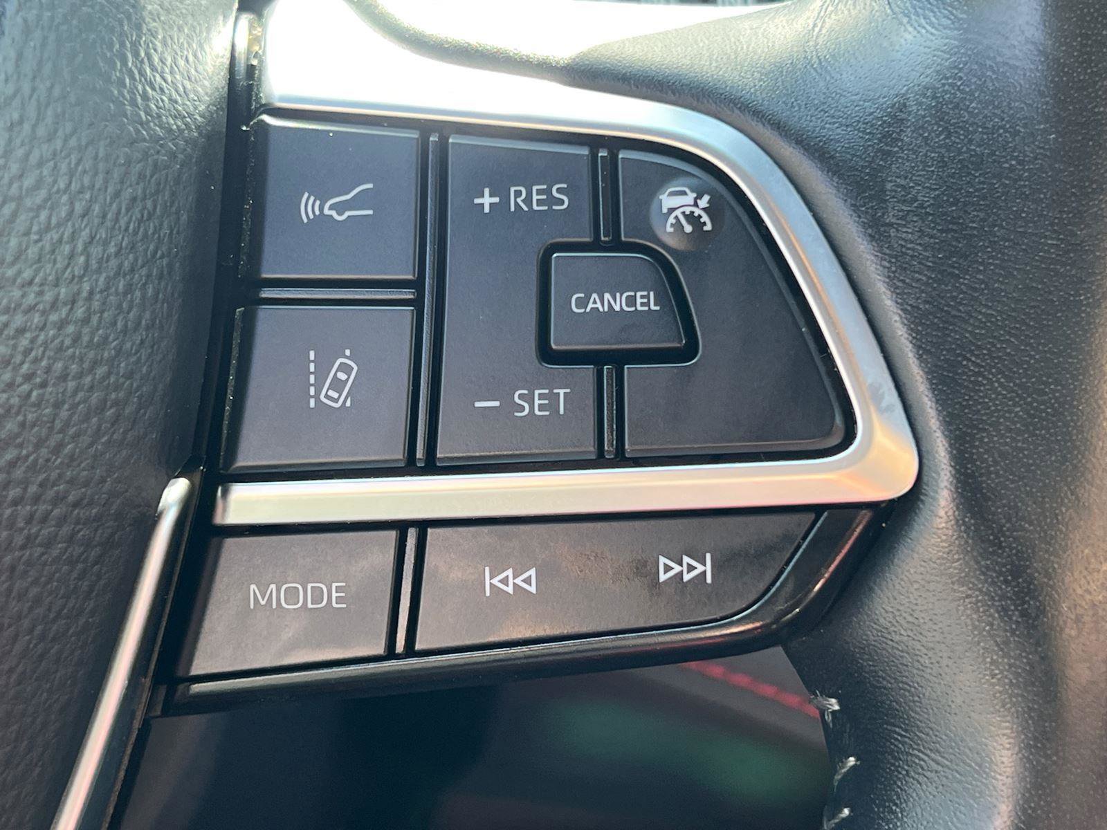 Used 2021 Toyota Highlander XSE image 27