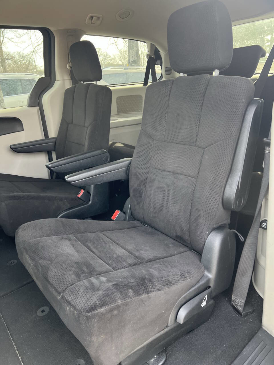 Used 2013 Dodge Grand Caravan SXT image 24