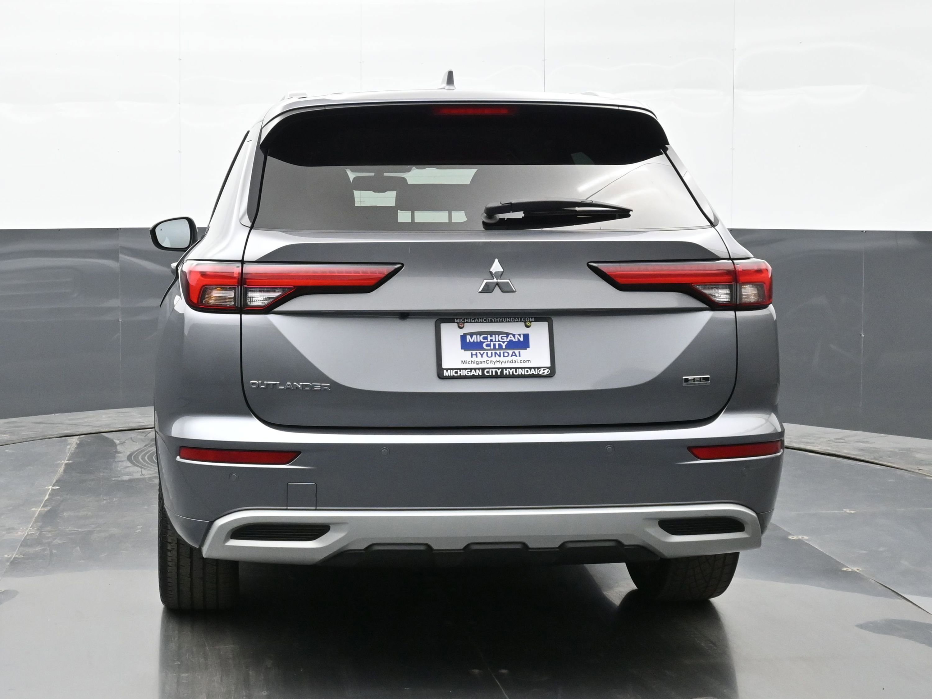 Used 2022 Mitsubishi Outlander SEL image 3