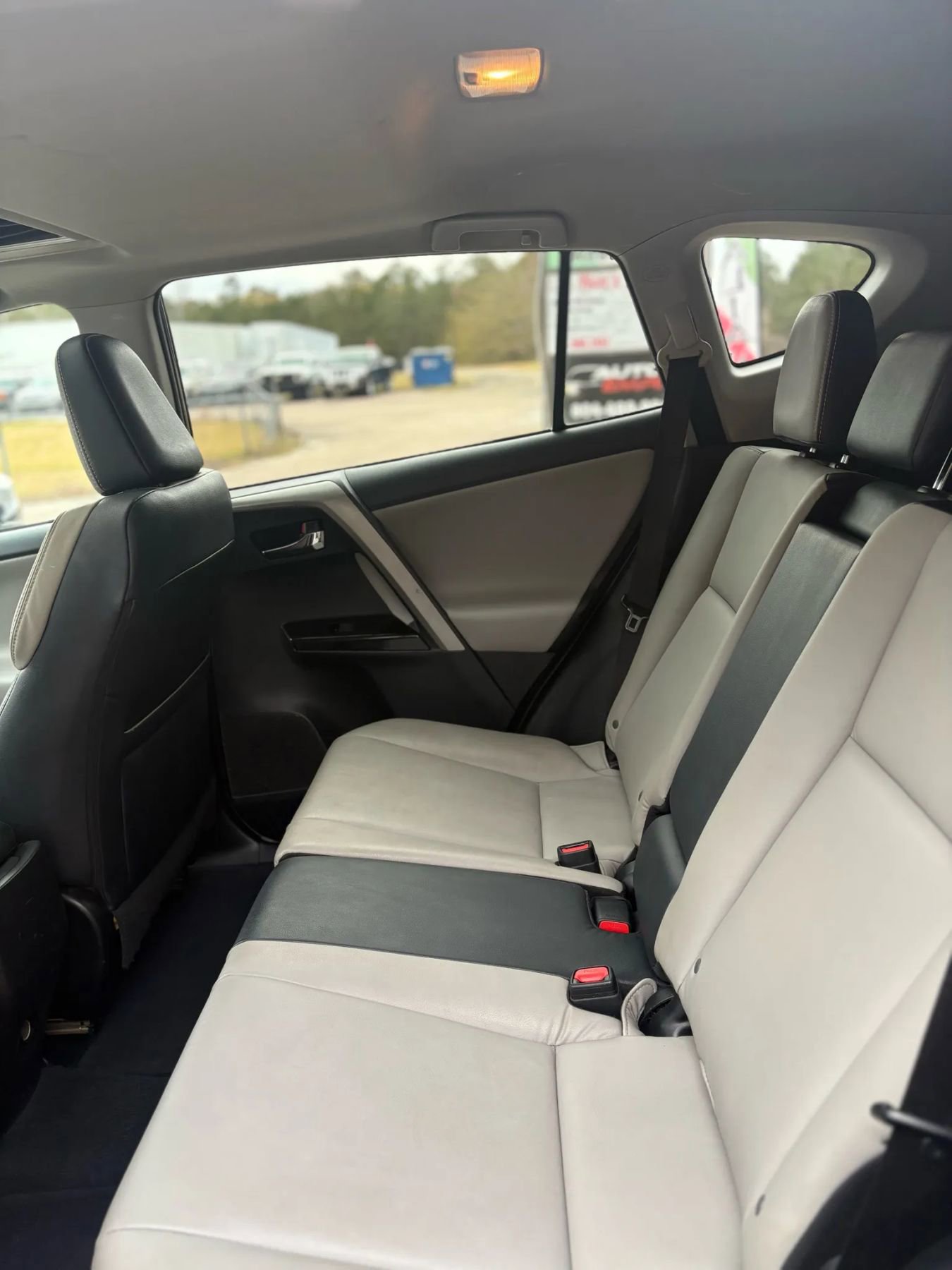 Used 2016 Toyota RAV4 Limited image 33