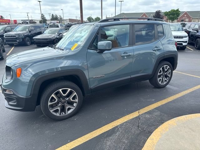 Certified 2017 Jeep Renegade Latitude w/ Advanced Technology Group AWD/4WD image 3