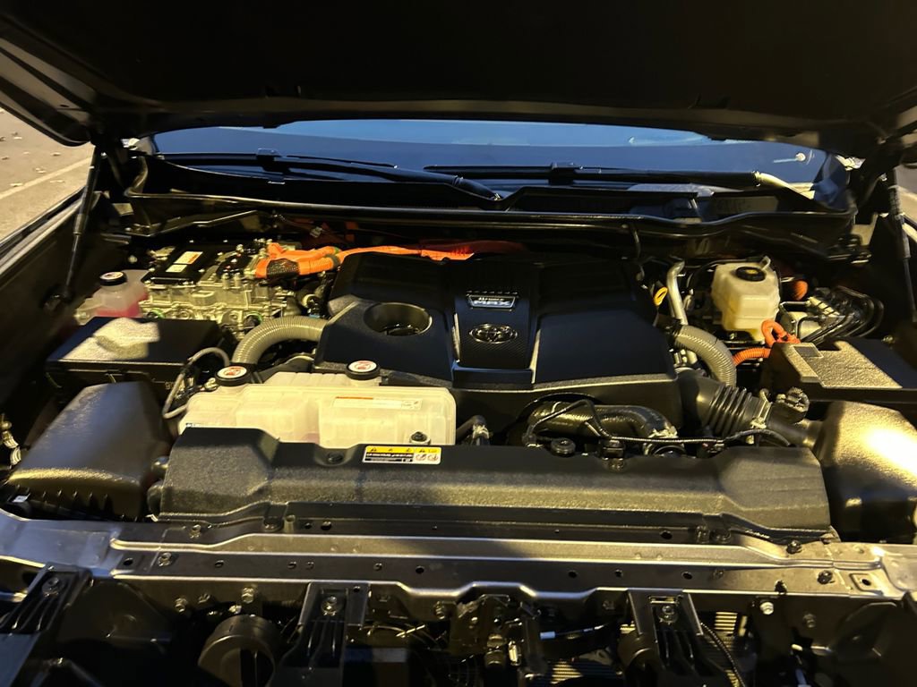 Used 2025 Toyota Sequoia 4WD image 30