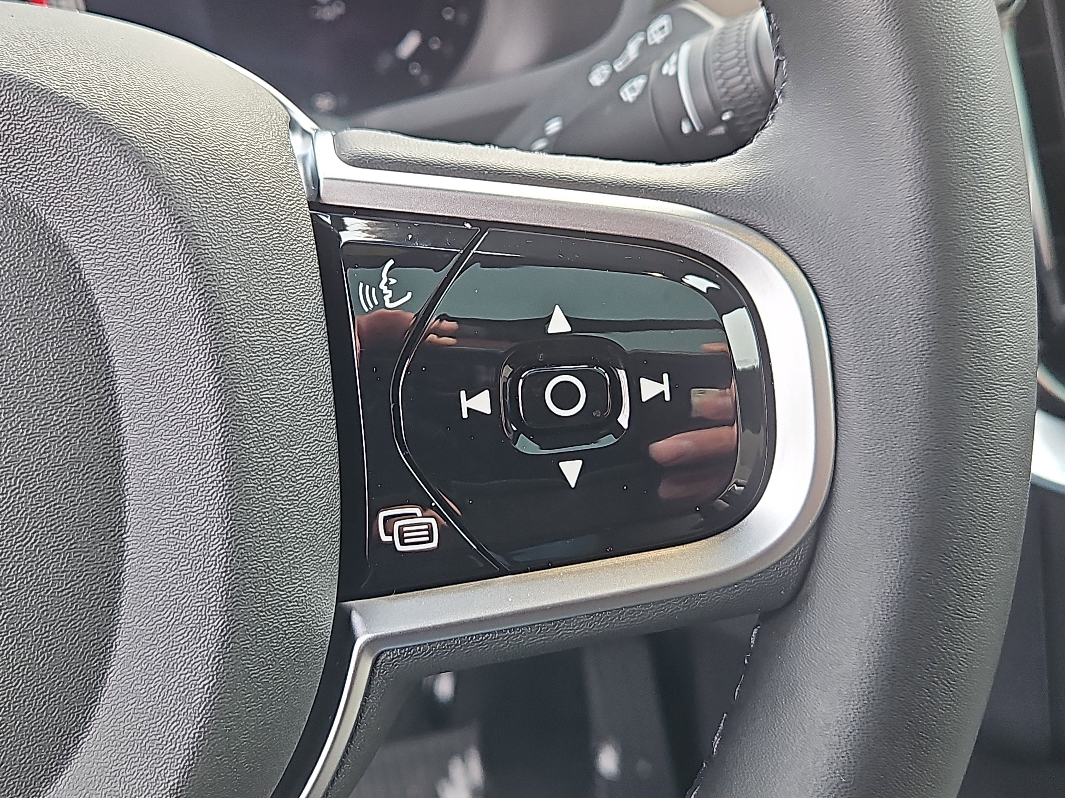 New 2026 Volvo XC90 B5 Plus w/ Protection Package Premier image 15