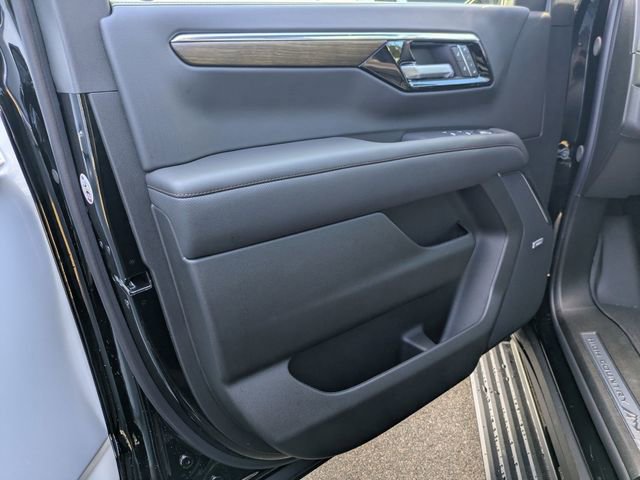 New 2026 Chevrolet Suburban High Country image 8