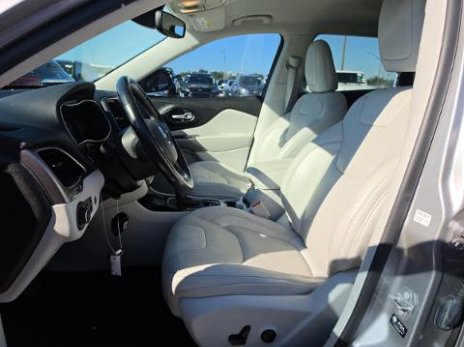 Used 2021 Jeep Cherokee Latitude Lux w/ Comfort/Convenience Group FWD image 5