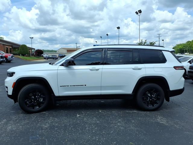 Used 2025 Jeep Grand Cherokee L Altitude AWD/4WD image 19