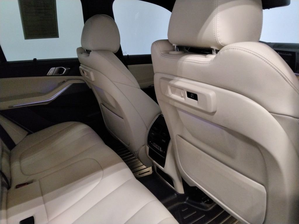 Used 2022 BMW X5 xDrive40i w/ Executive Package image 42