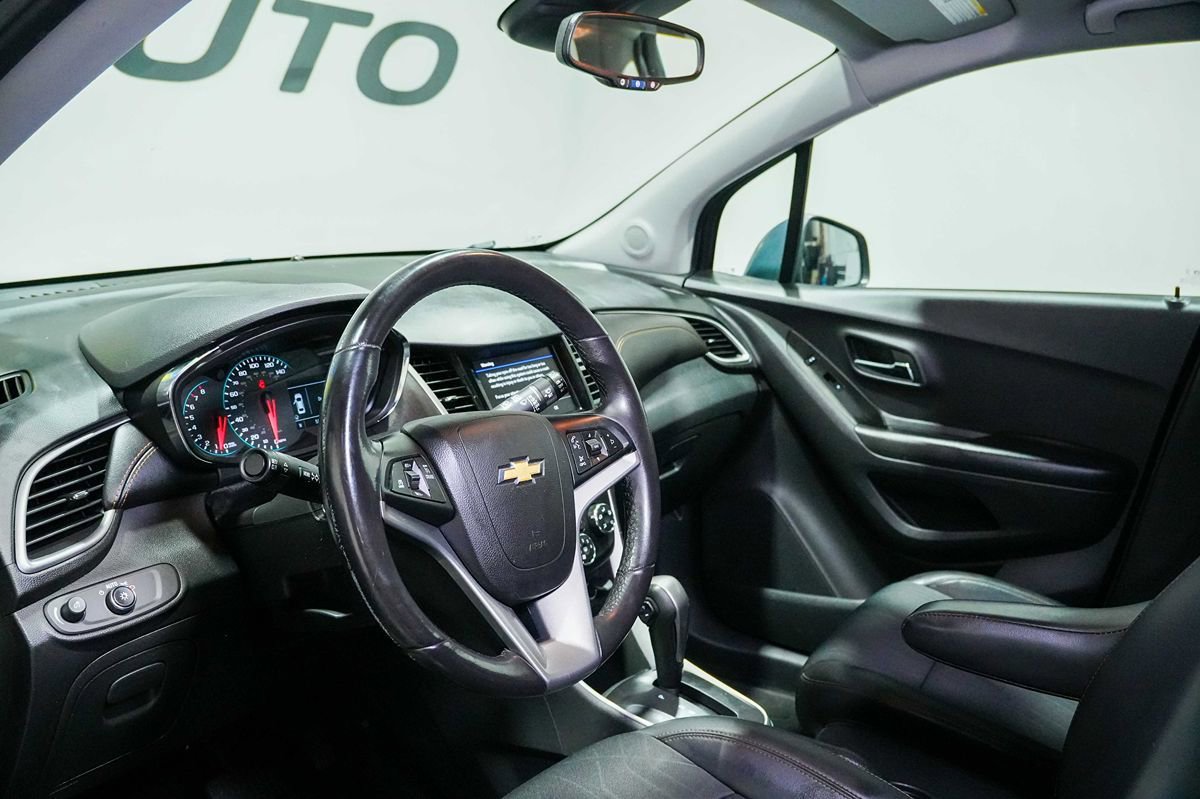 Used 2022 Chevrolet Trax LT w/ Driver Confidence Package AWD/4WD image 13