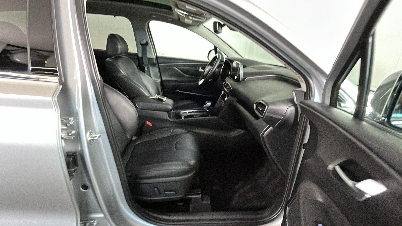 Used 2020 Hyundai Santa Fe Limited AWD/4WD image 36