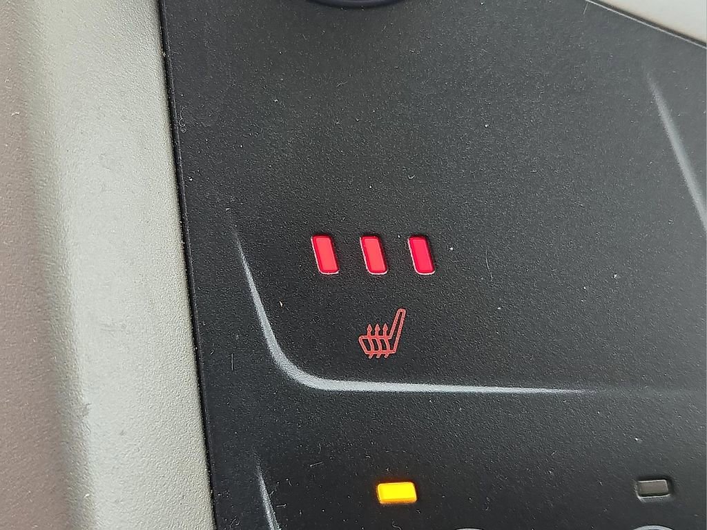 Used 2014 Ford Fusion SE w/ Equipment Group 202A image 25