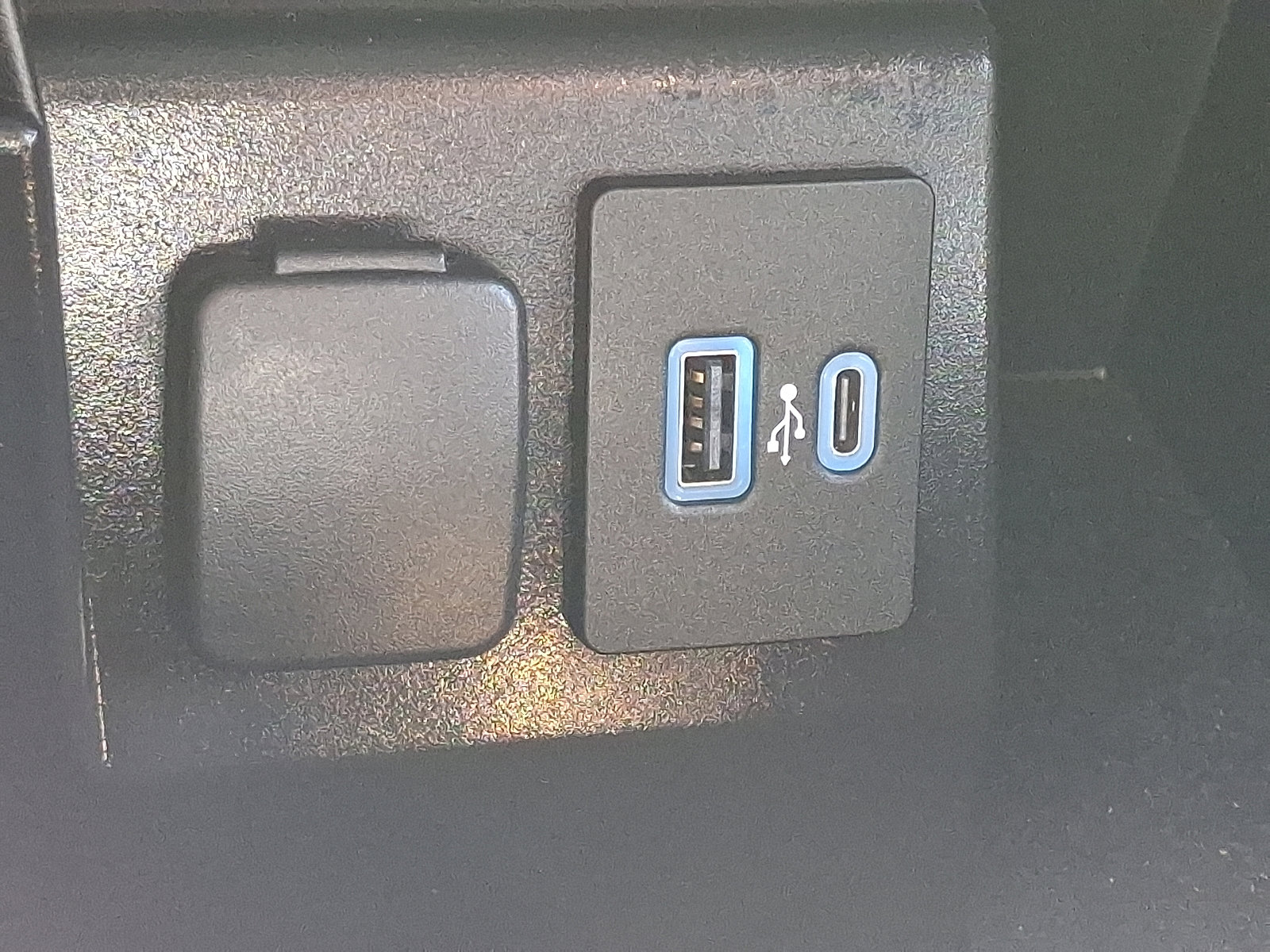 Certified 2022 Ford Explorer XLT w/ Equipment Group 202A image 24