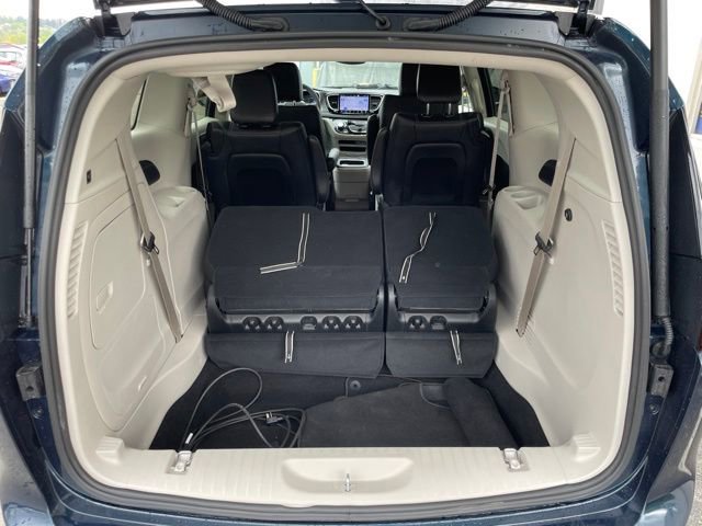 Used 2024 Chrysler Pacifica Limited FWD image 30