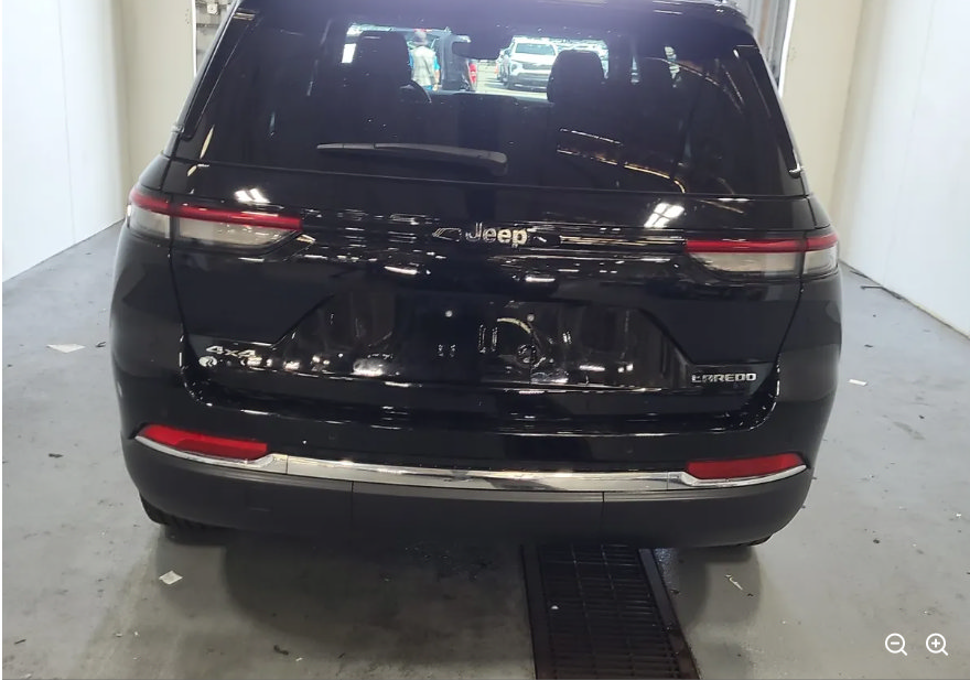 Used 2022 Jeep Grand Cherokee Laredo w/ Luxury Tech Group I AWD/4WD image 5