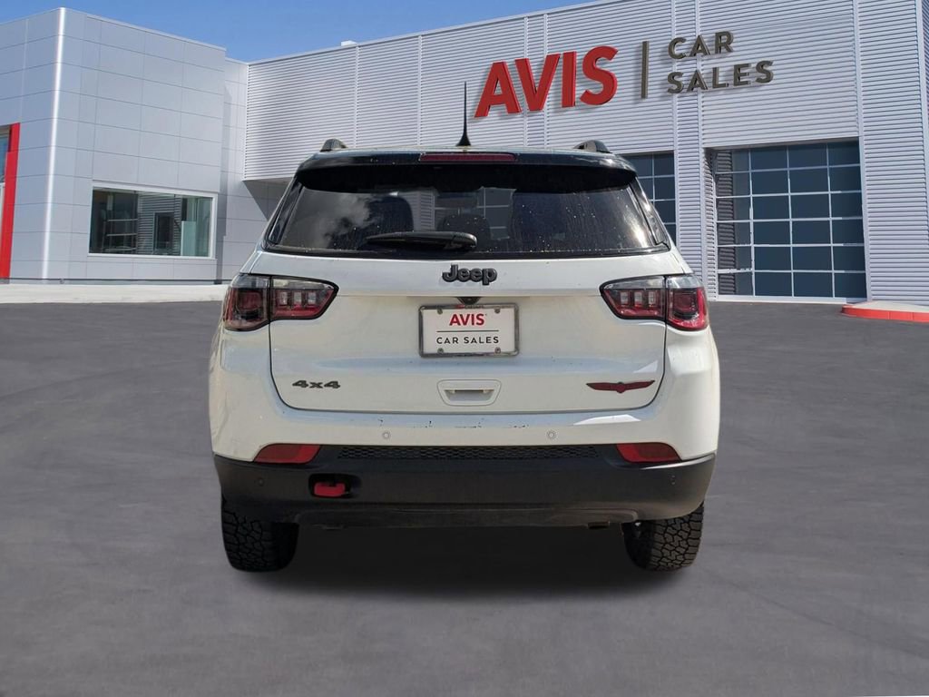 Used 2025 Jeep Compass Trailhawk image 3