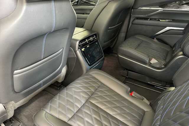 Certified 2025 Cadillac Escalade IQ Sport 1 w/ LPO, ONYX Package AWD/4WD image 12