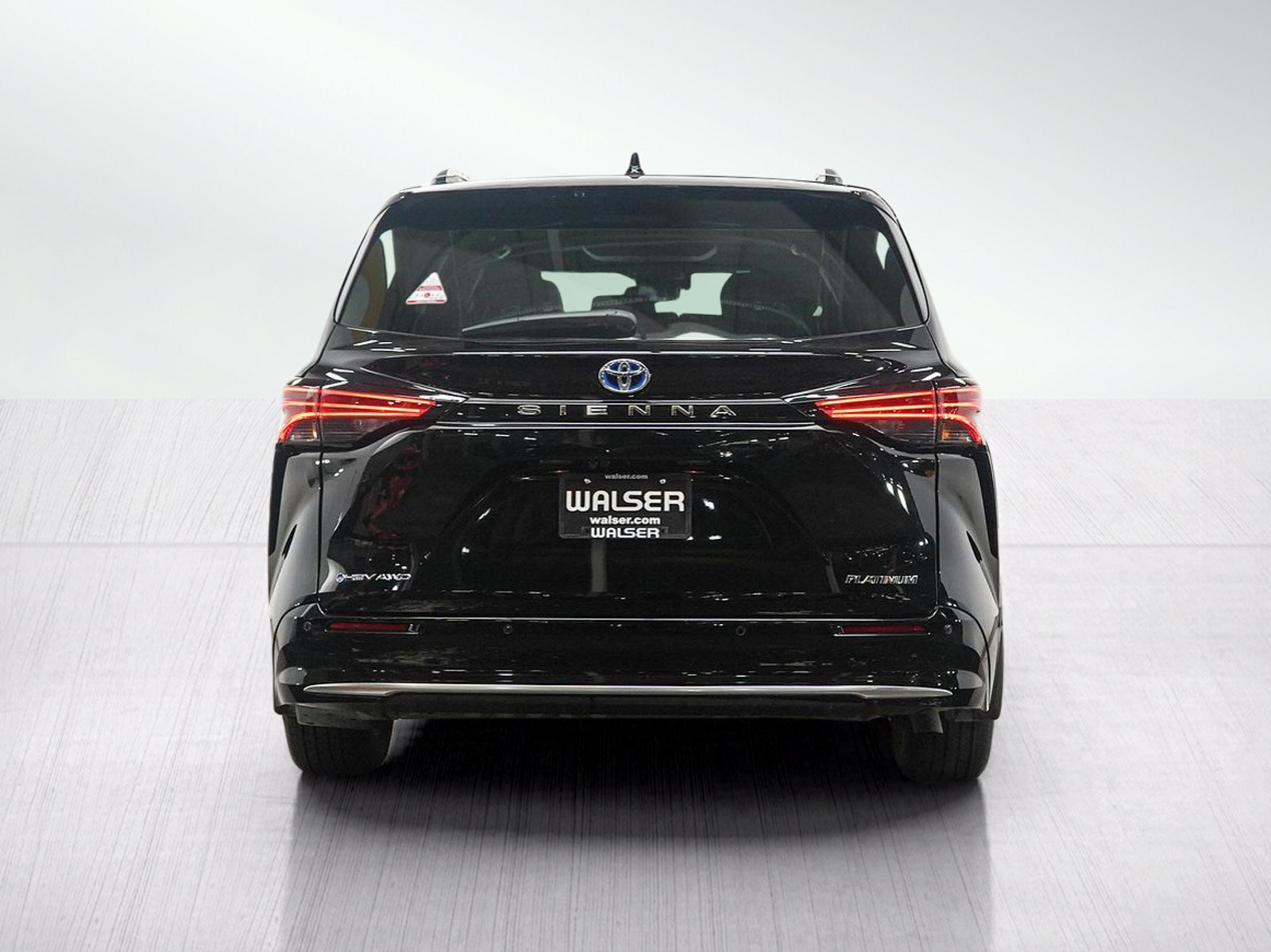 Used 2025 Toyota Sienna AWD image 4