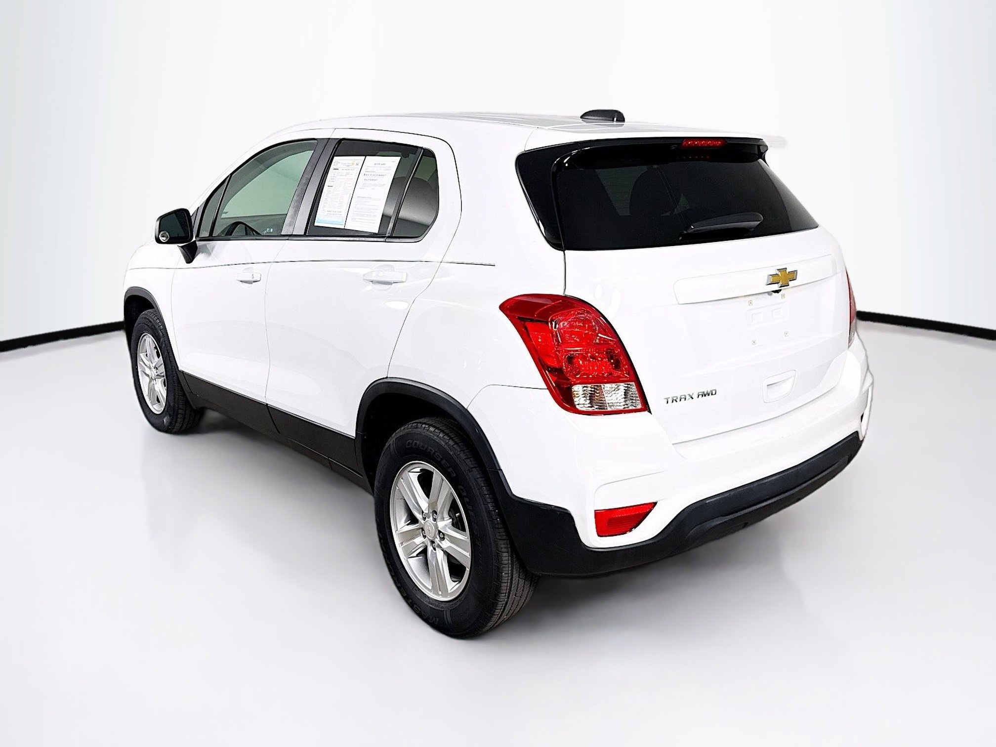 Used 2022 Chevrolet Trax LS w/ Tint and Cruise Package image 28