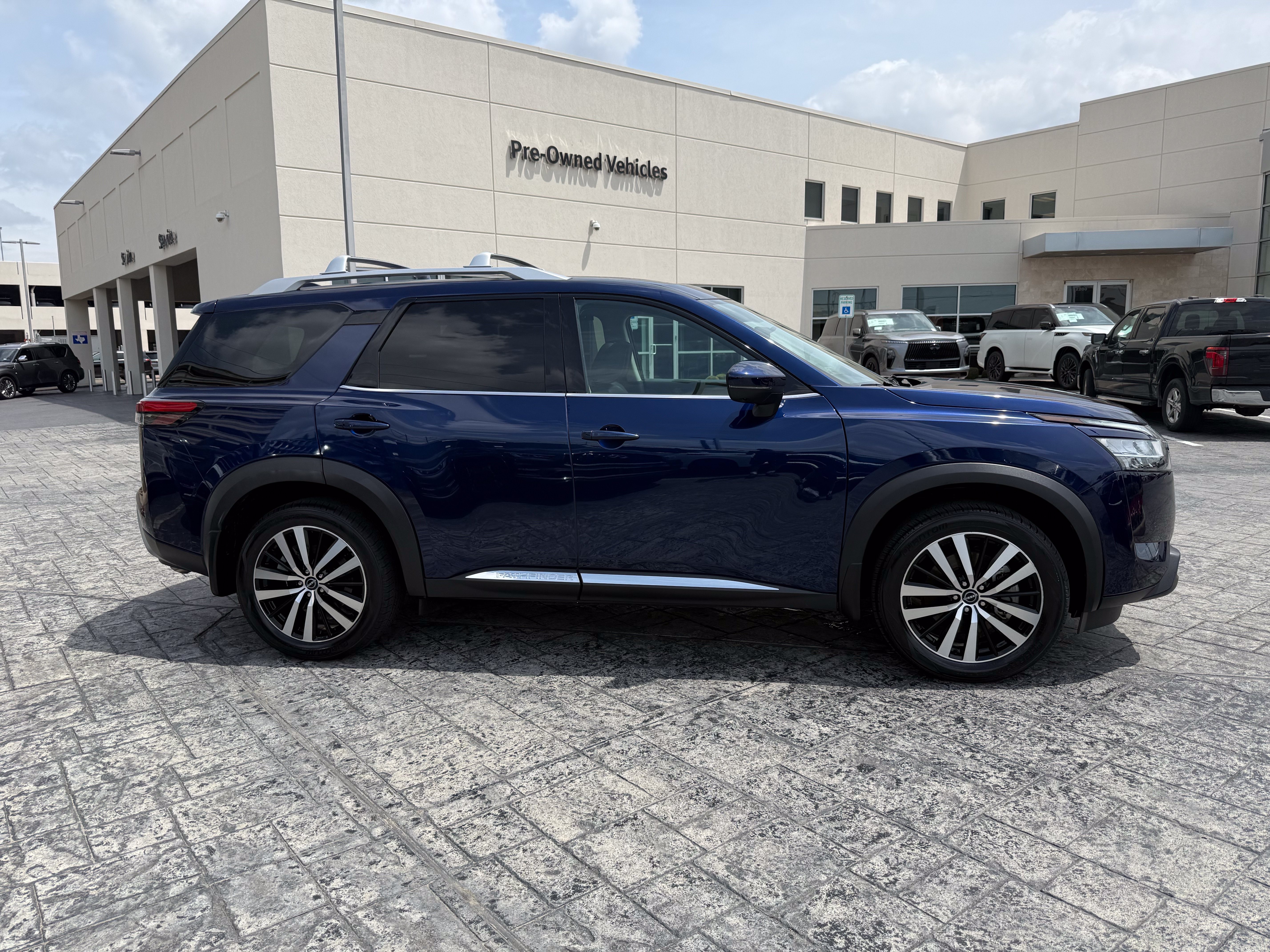 Used 2024 Nissan Pathfinder Platinum w/ Cargo Package FWD image 8