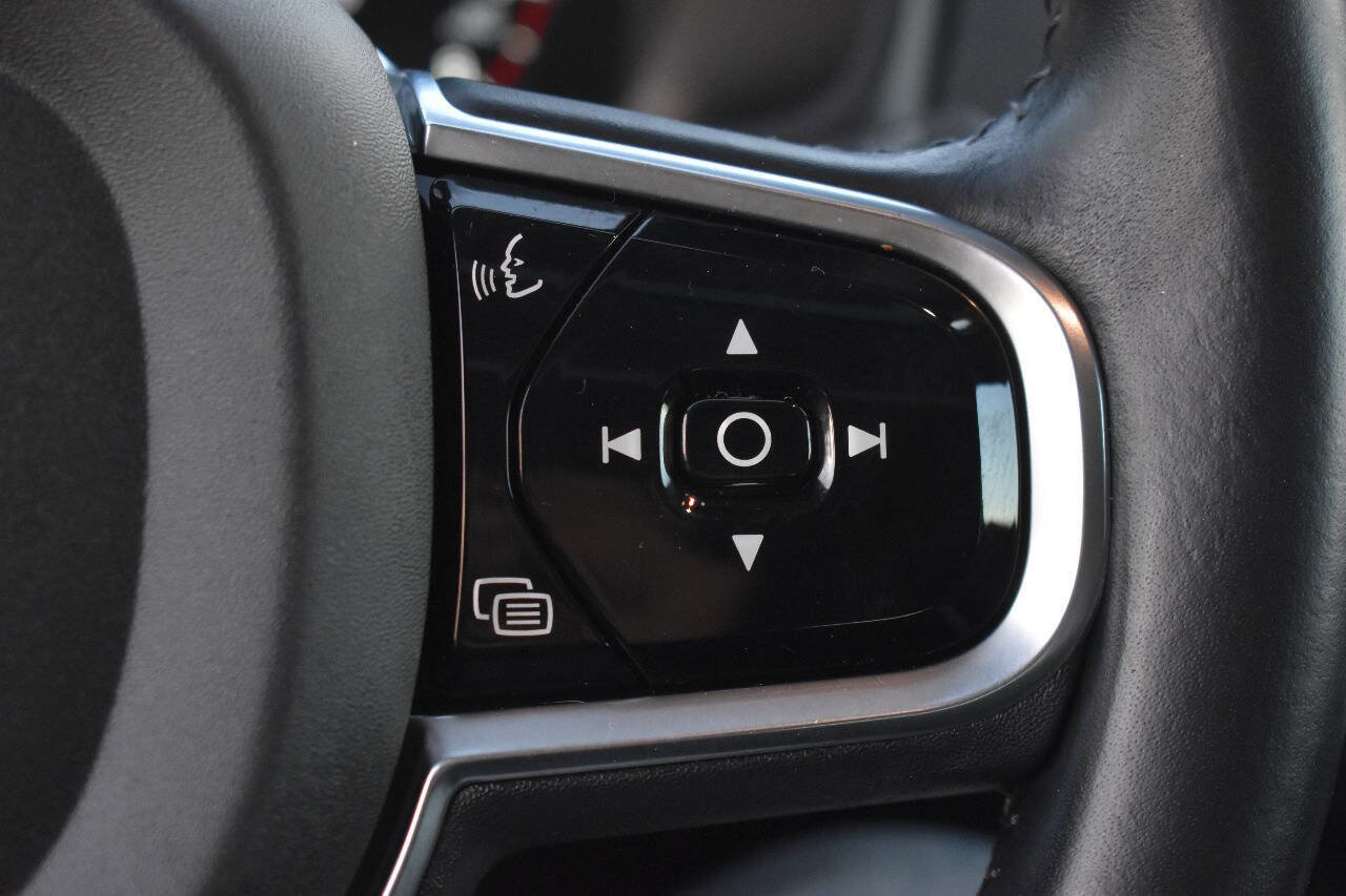 Used 2017 Volvo XC90 T6 Momentum w/ Vision Package image 22