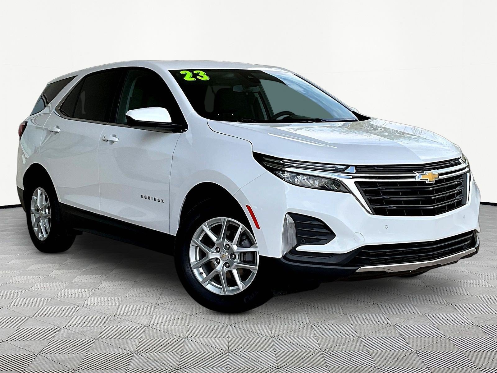 Used 2023 Chevrolet Equinox LT FWD image 3