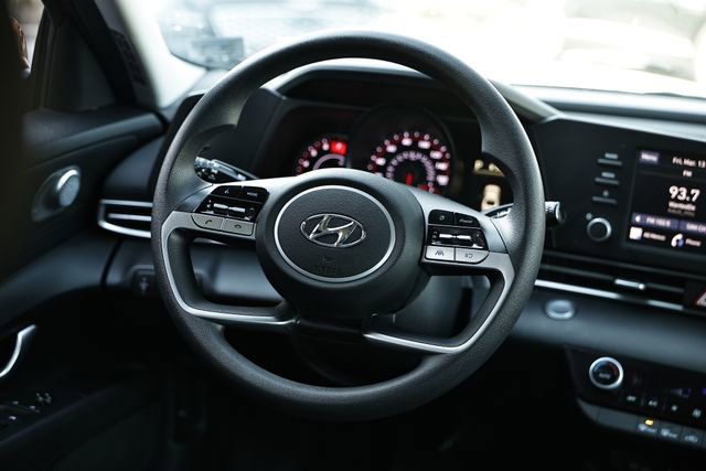 Used 2023 Hyundai Elantra SEL w/ Preferred Accessory Package image 25