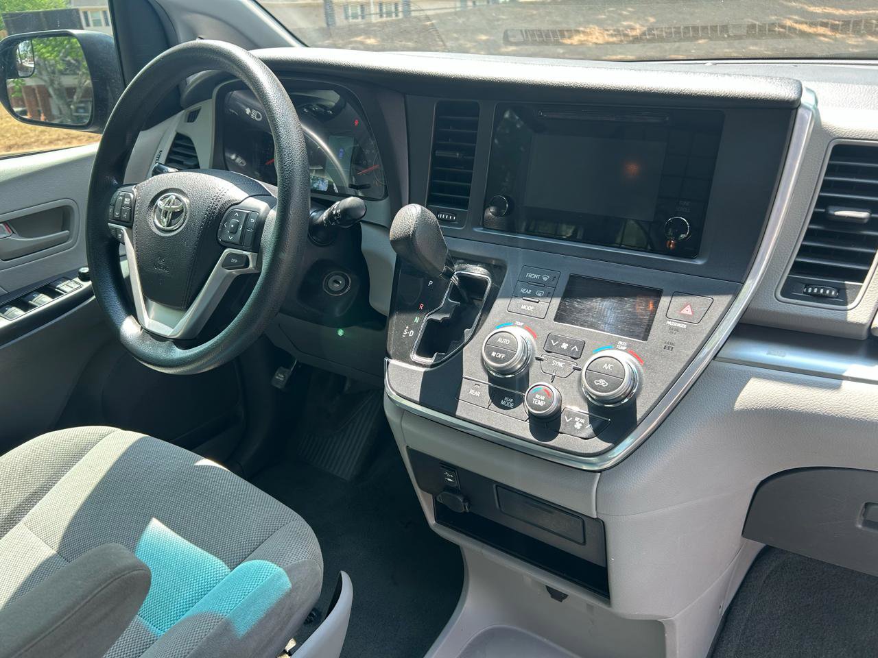 Used 2017 Toyota Sienna L FWD image 22