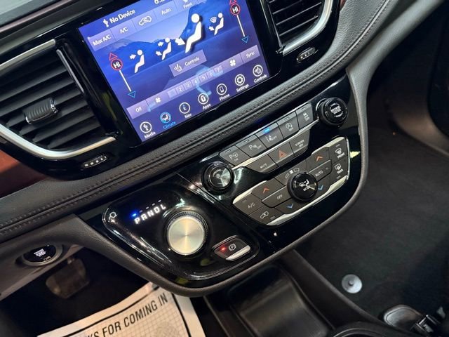 Used 2020 Chrysler Pacifica Limited image 27